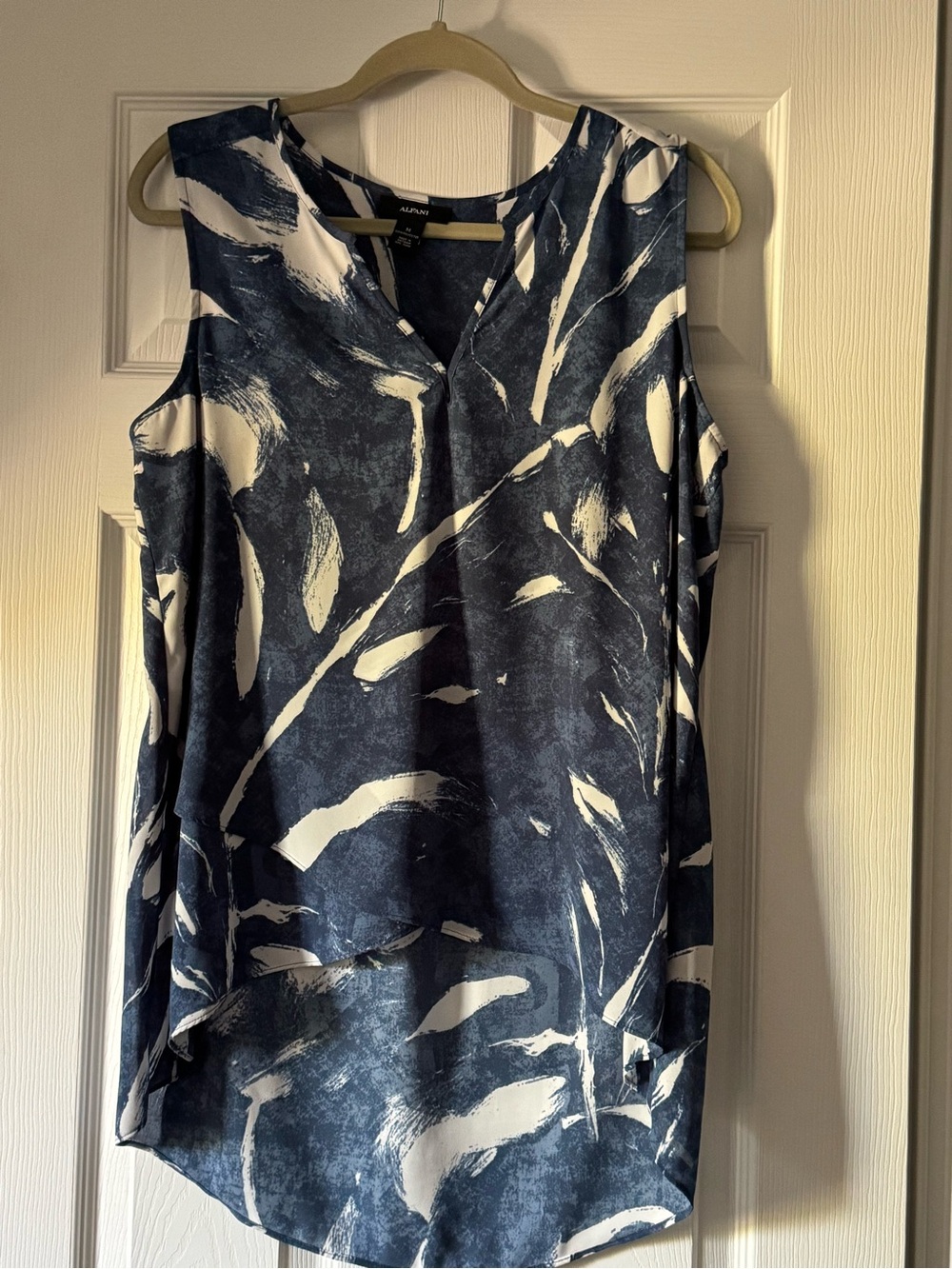 Alfani Blue & White Abstract Print Sleeveless V-Neck Camisole